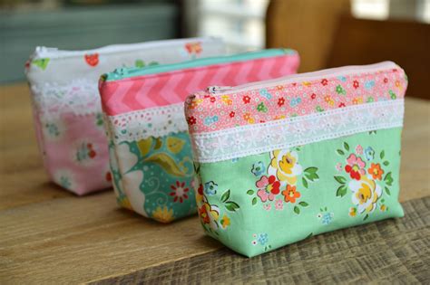 small zippered pouch for purse